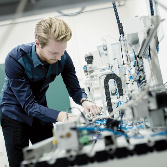 Unit4 ekon Producción para el sector de la fabricación de material y equipo eléctrico